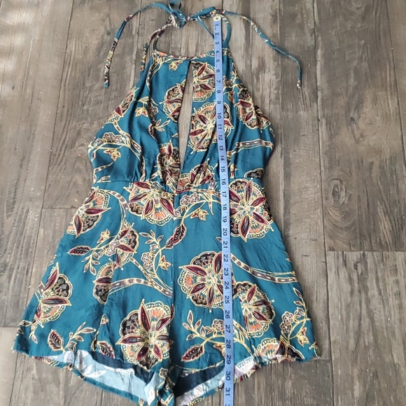 Magnolia South Backless Keyhole Front Romper - Picture 5 of 8